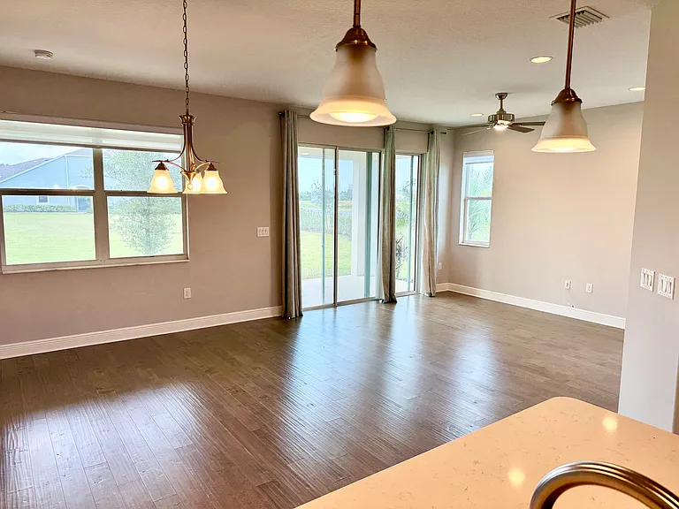 2606 Spur Dr — Photo 8