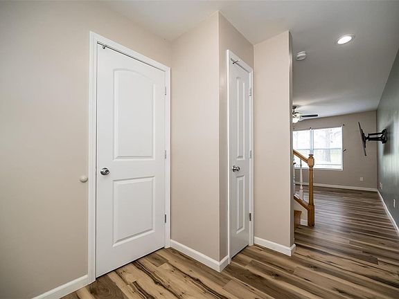 4th image of 401 Birchwood Ct