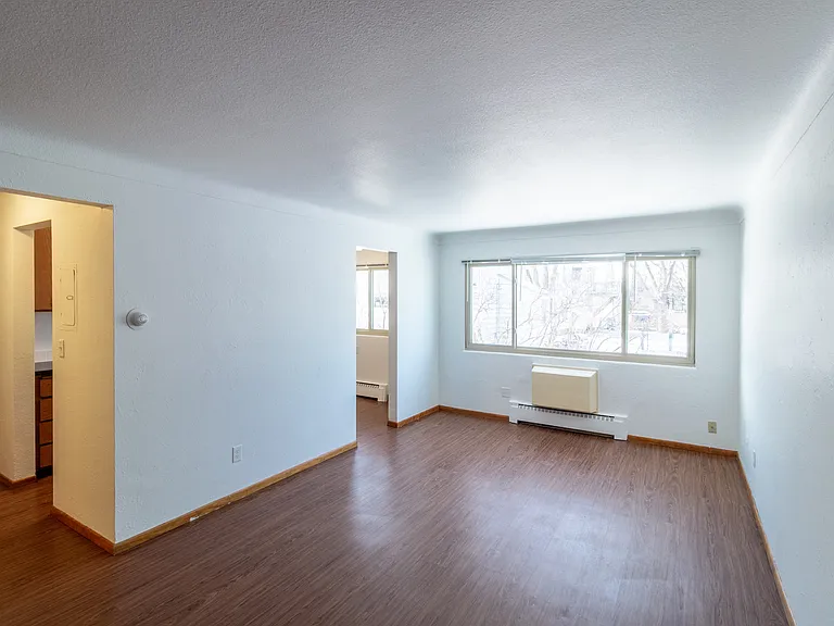 Carroll Court Apartments — Photo 20