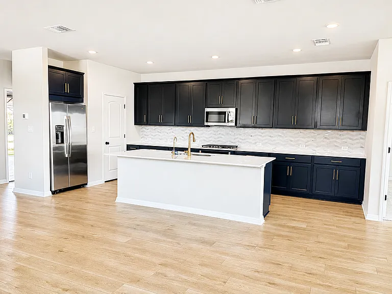 1800 Fannie Rd — Photo 3