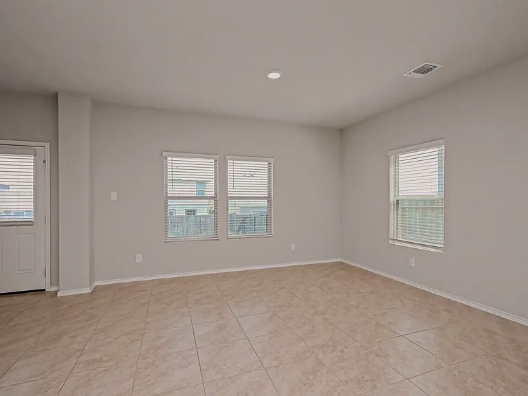 5602 Daniel Way — Photo 5