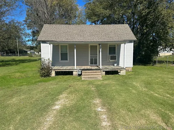 1306 W Division St, Henryetta, OK 74437