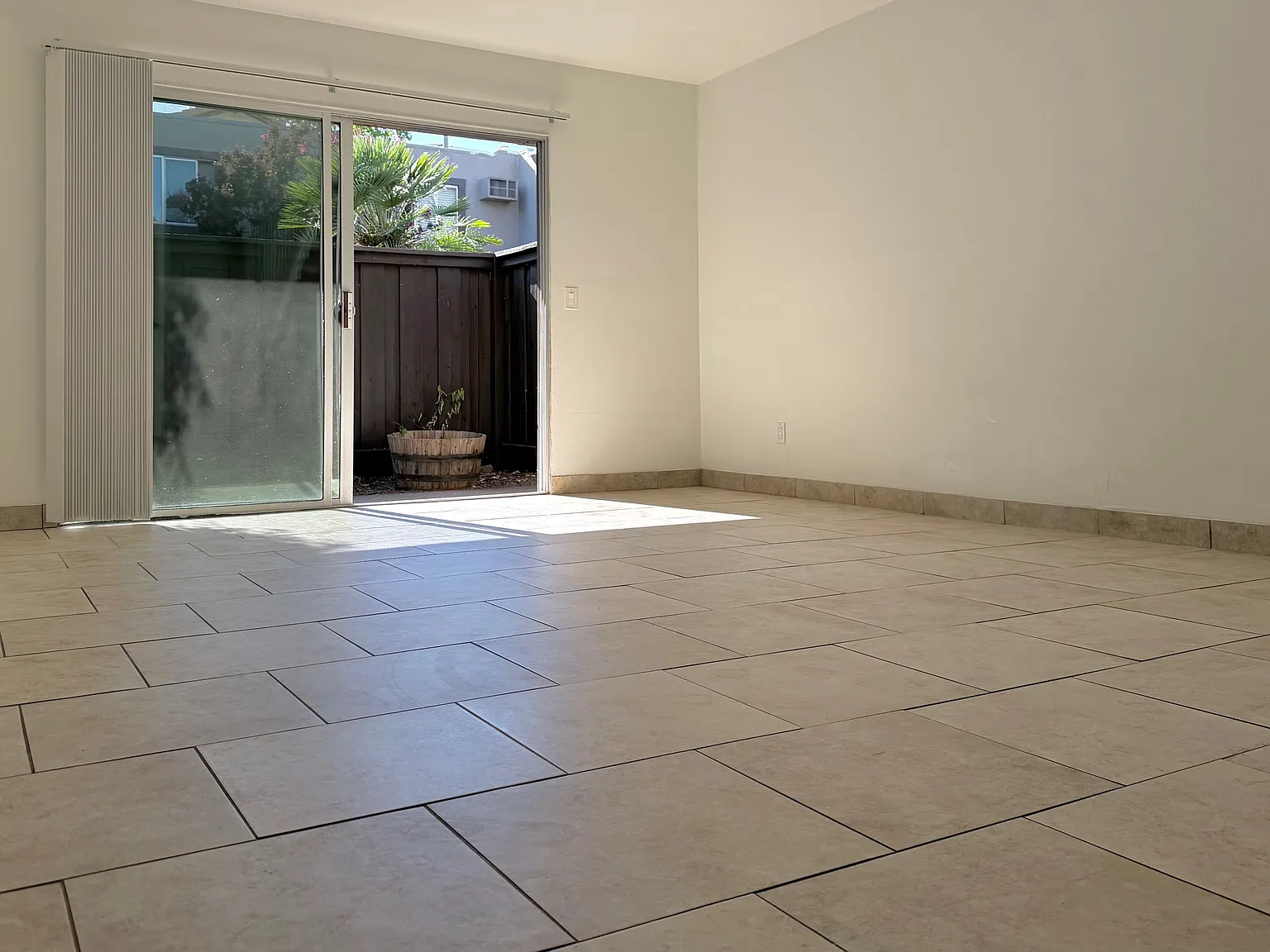 2 bed, 1.5 bath, 1000 sqft, $2,700 — Photo 1