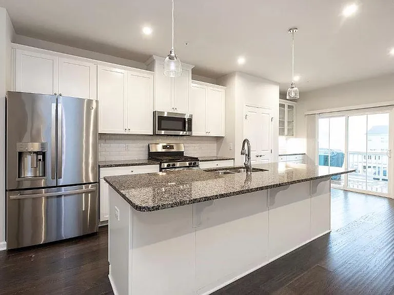 602 Holywell Dr — Photo 8