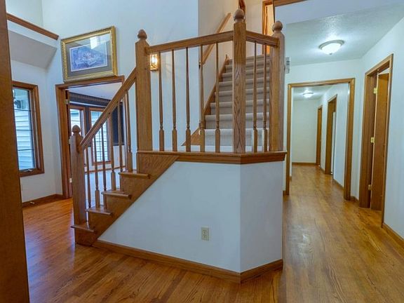 3rd image of 57030 Wedgefield Ct