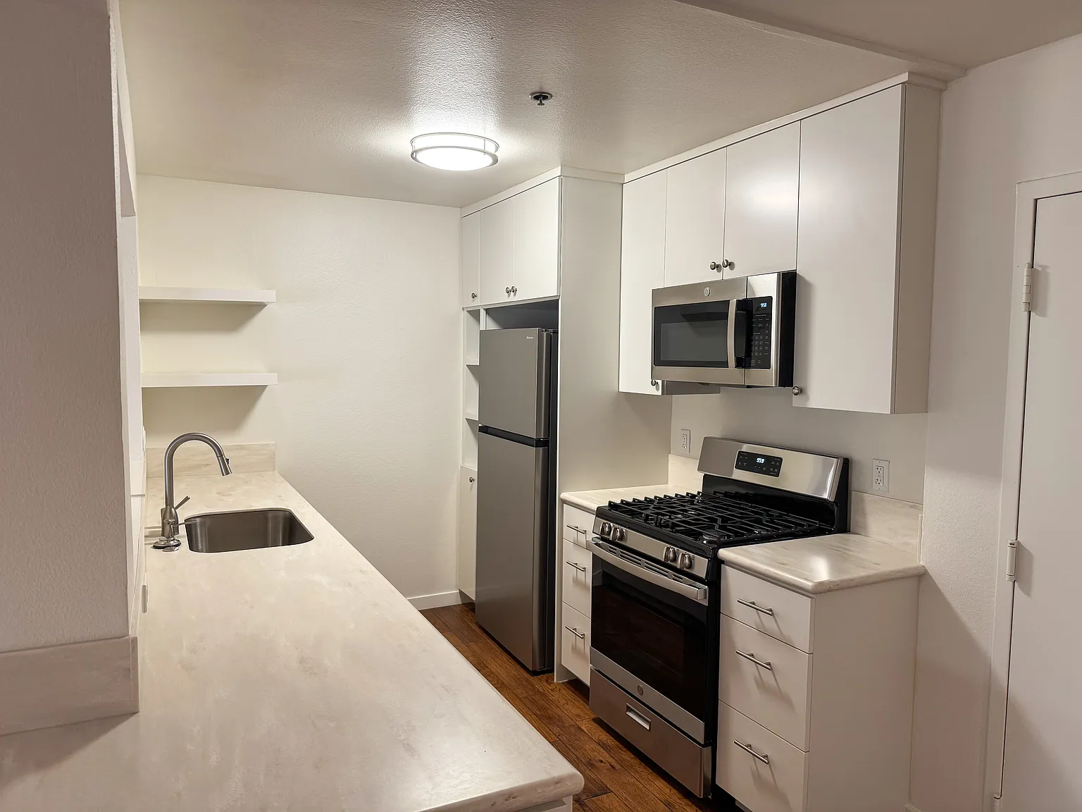 2 bed, 1071 sqft, $3,950 — Photo 4