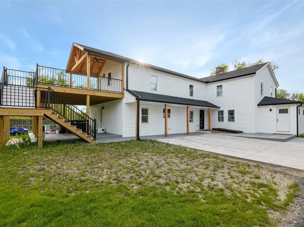 6615 E Lake Rd, Erie, PA 16511