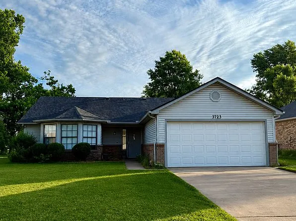 3723 W Locust St, Rogers, AR 72756