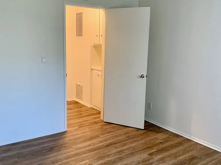 824 11th St — Photo 30