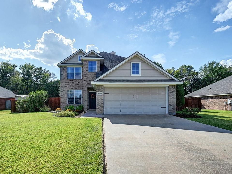 1st image of 2913 Oakwood Dr