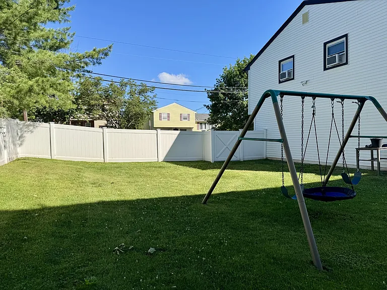 79 Priscilla St — Photo 16