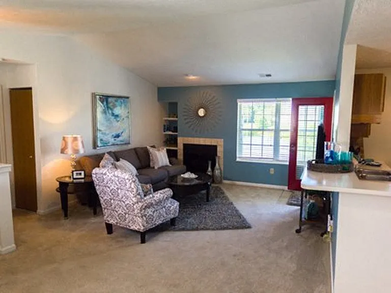 Sunlake Apartments — Photo 18