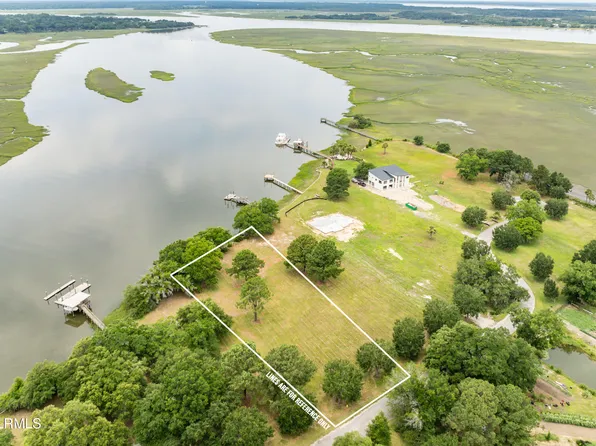 107 Jenkins Bluff Dr, Saint Helena Island, SC 29920