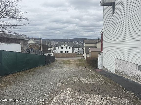 3rd image of 209 S Main Ave