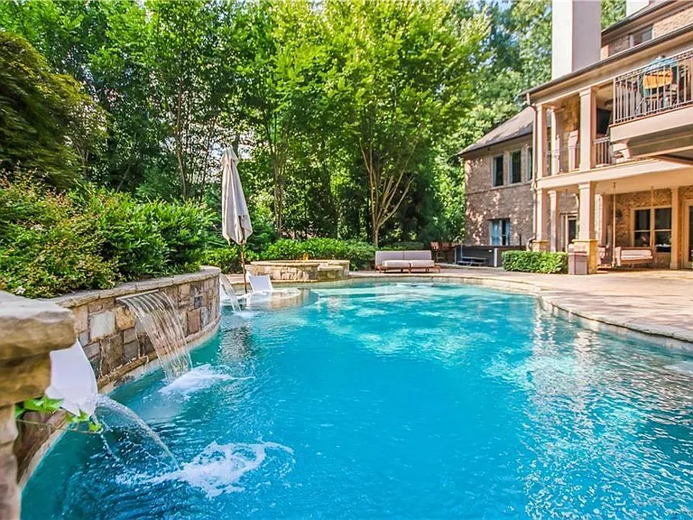 5265 Peachtree Dunwoody Rd — Photo 24