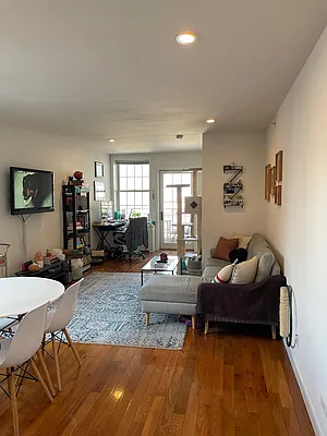 Rented by Bouklis Group | media 17