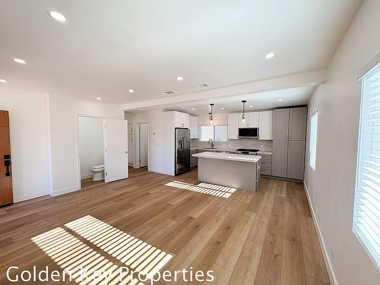 1724 Broadway St #A — Photo 6