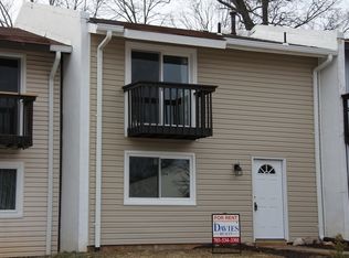 130 Richland Cir, Sterling, VA 20164