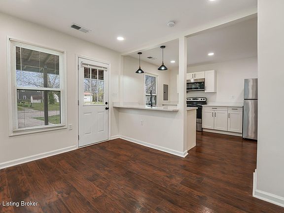 4th image of 2548 Broadway St