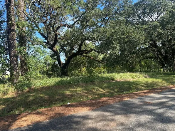 8916 W Alba St, Bayou La Batre, AL 36509