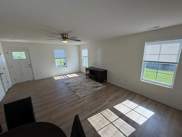 4 bed, 2.5 bath, $2,200 — Photo 3