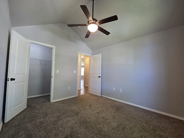 539 Welch St — Photo 14