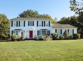 25 Thackeray Dr, Roseland, NJ 07068