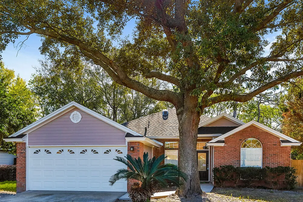 4 bed, 2.0 bath, 1820 sqft, $3,040 — Photo 1