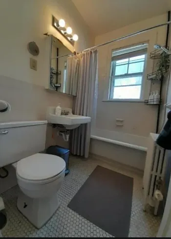 Lincoln Court — Photo 20