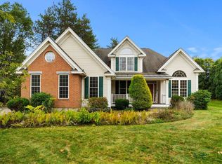 5 Sunrise Blvd, Hooksett, NH 03106