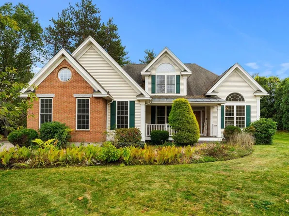 5 Sunrise Boulevard, Hooksett, NH 03106