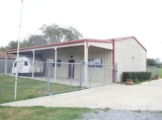 3050 E Parkway St, Groves, TX 77619