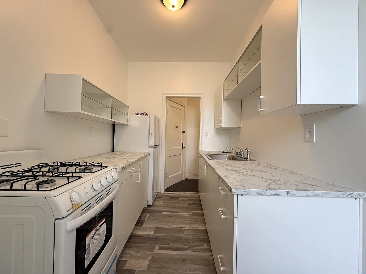 2 bed, $3,100 — Photo 1