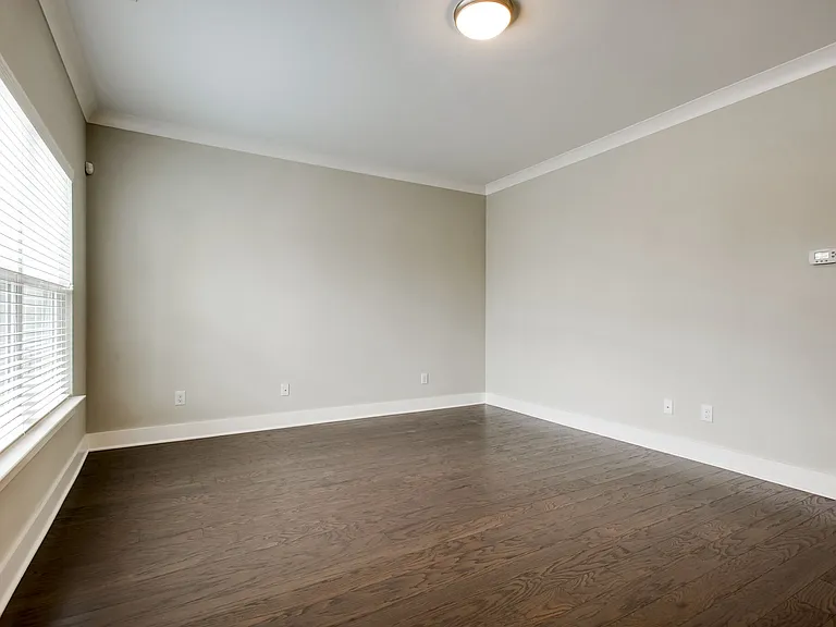 5715 California Ave — Photo 5
