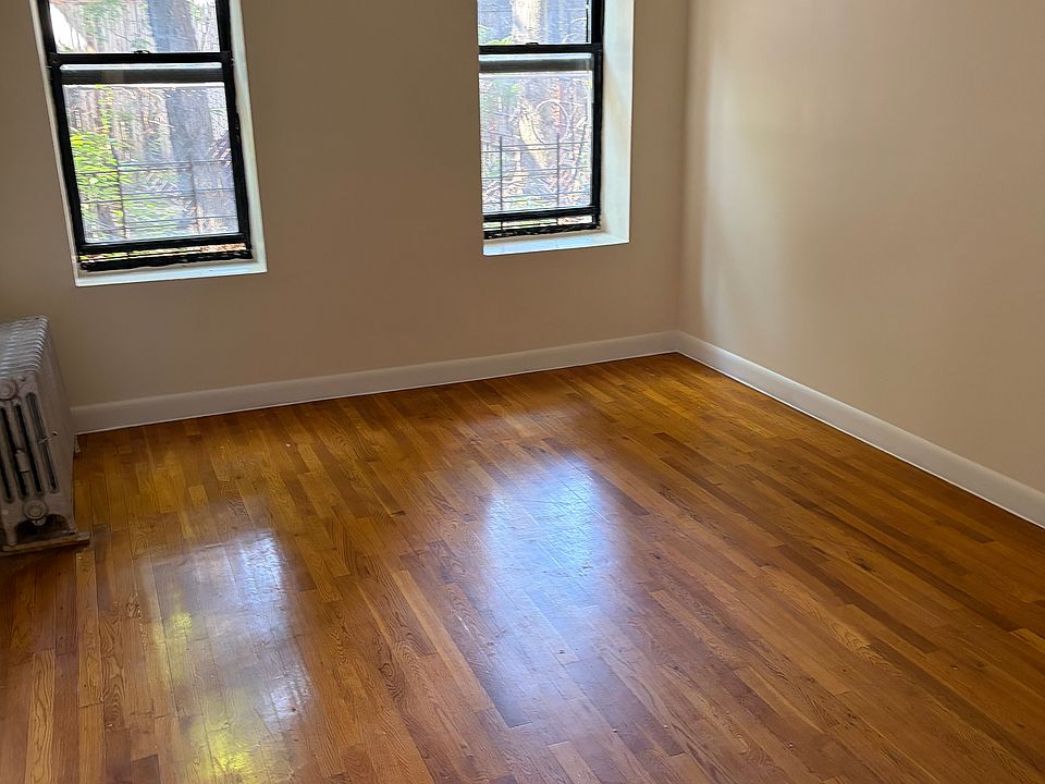 2nd image of 333 E 209th St #200