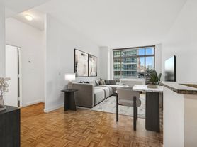 360 W 43rd St
