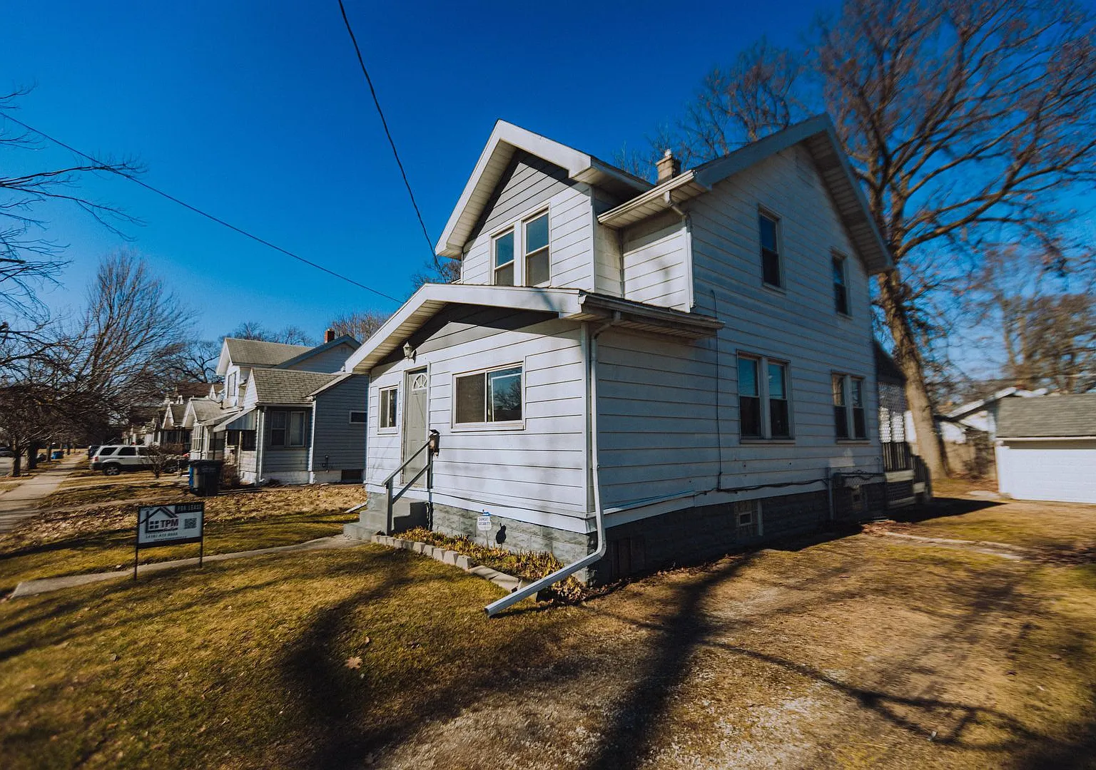 Very beautiful and updated three bedroom one bathroom house available for rent today! — Photo 2