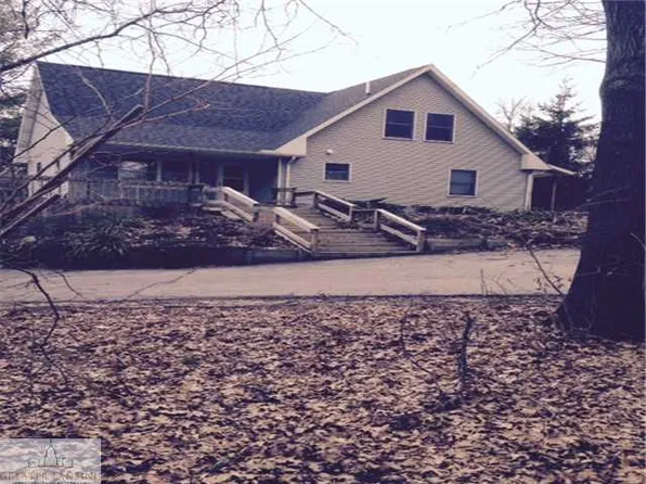 8196 N Williams Rd, Saint Johns, MI 48879