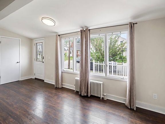 4th image of 226 Louis St #1
