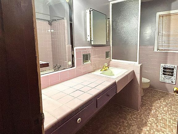 5th image of 411 Howard Rd