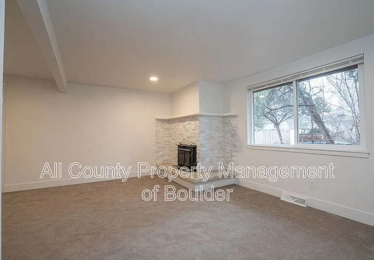 1117 Vivian St — Photo 22