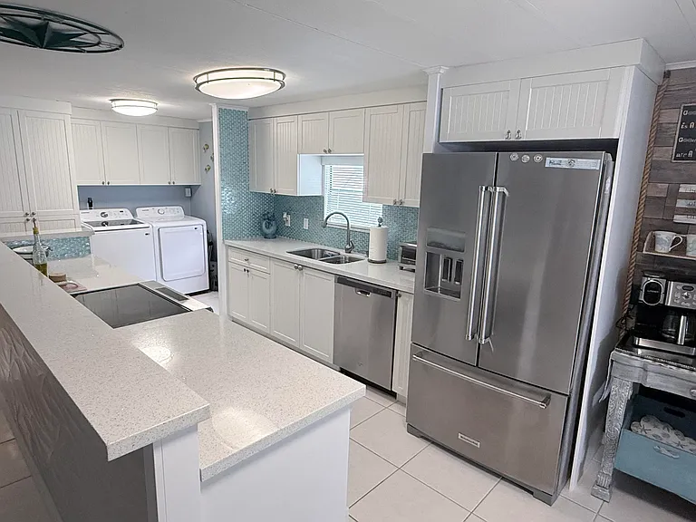 225 W 2nd Ct — Photo 12