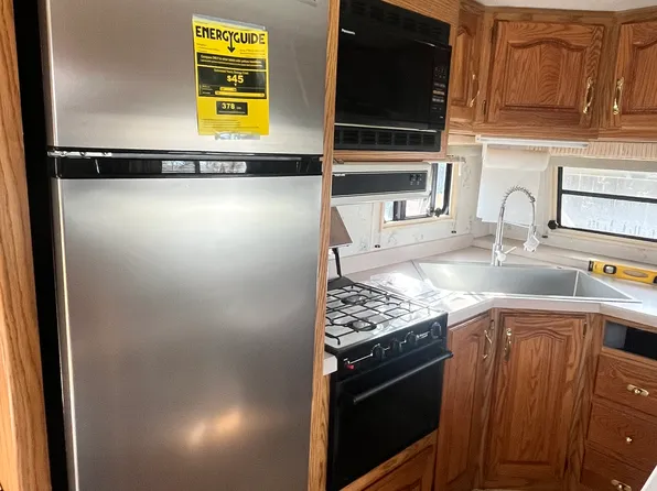 449 SW Canyon Dr, Redmond, OR 97756