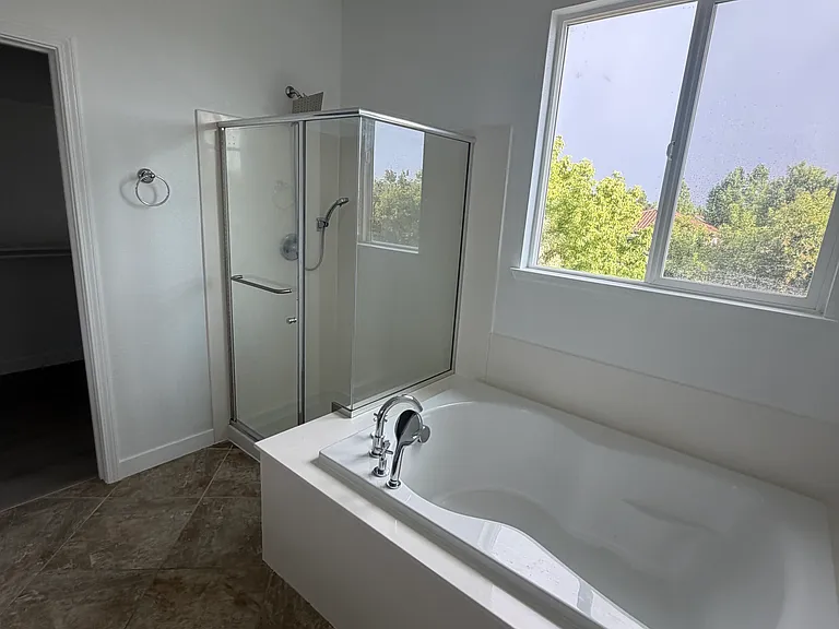 109 Cropton Ct — Photo 42
