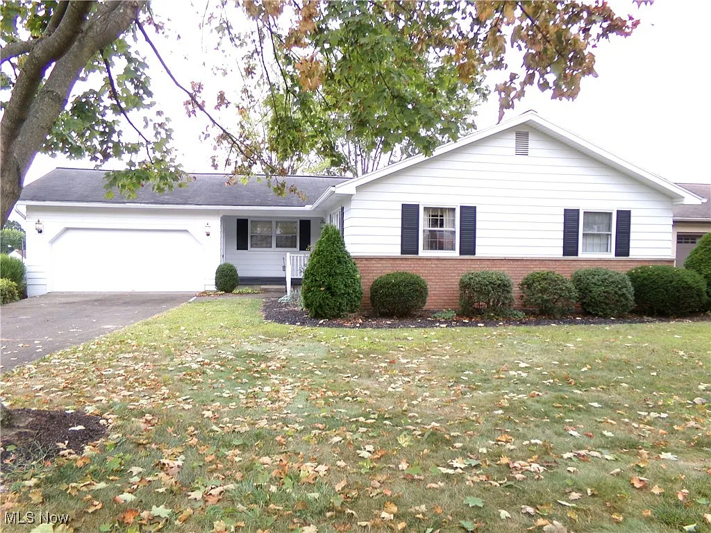 835 Highland Blvd photo 1