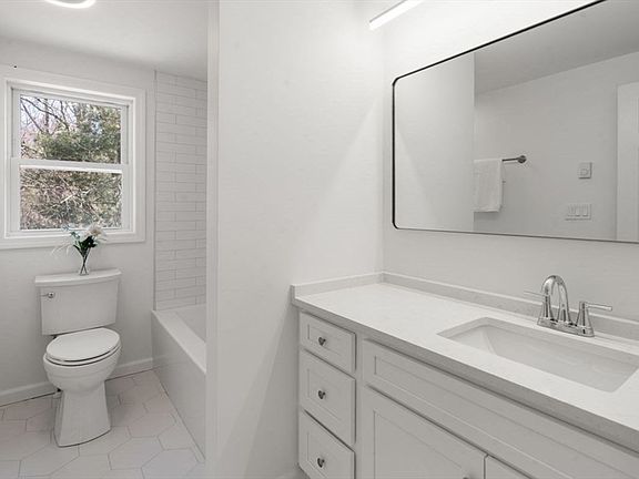 3rd image of 855 S Main St Unit 855