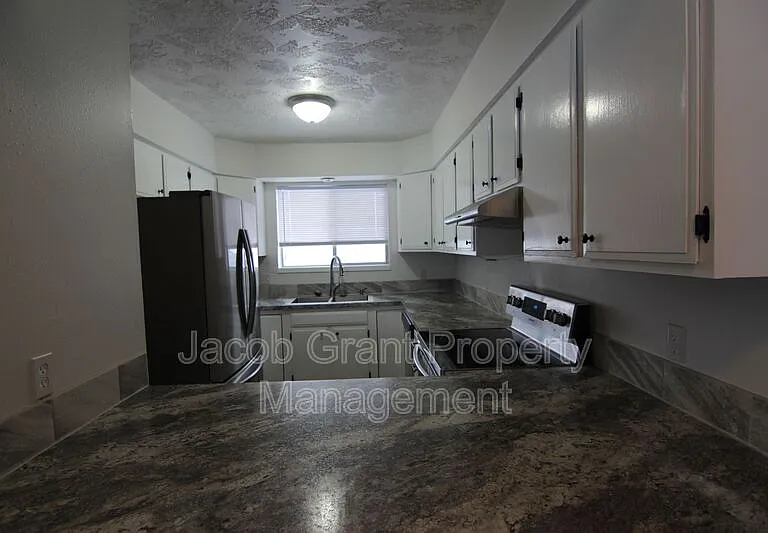 1474 S Falcon Dr — Photo 3