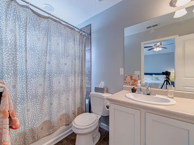 4253 N Cresthaven Ln — Photo 15