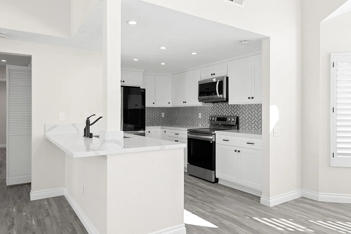 Building Photo - 319 Huntington