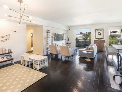 1430 S Beverly Glen Blvd APT 303, Los Angeles, CA, 90024